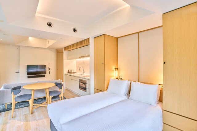 20250919 Skye SN210 Summer Living Room Kitchen Bedroom DSC9908 Lores 4