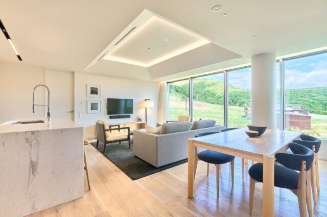 20250919 Skye SN556 Summer Living Room DSC9161 Lores 2